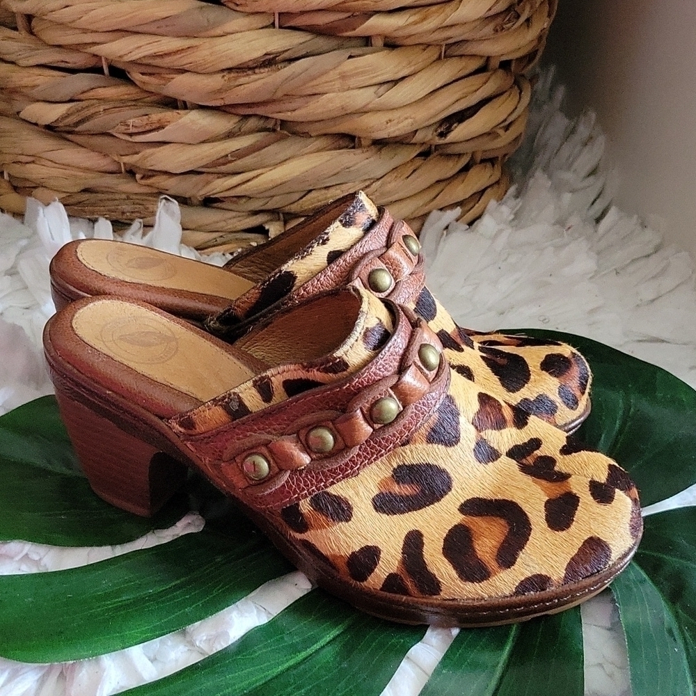 Nurture leopard print clogs Size 6M Mob Wife